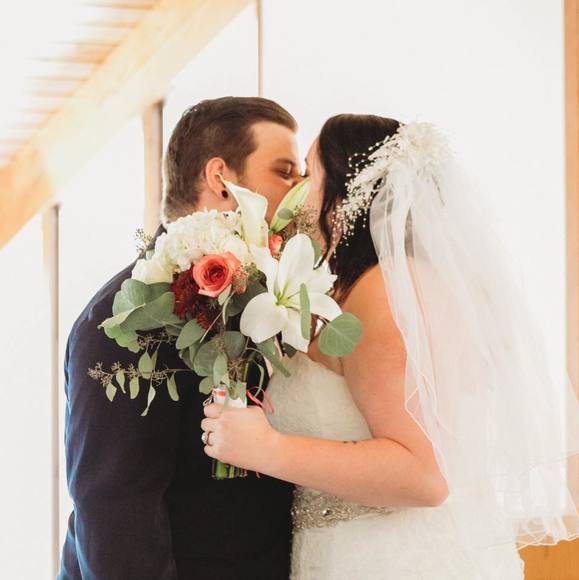 Profile Picture of Lindsey Pozzie (@lindseypozzie) on Poshmark