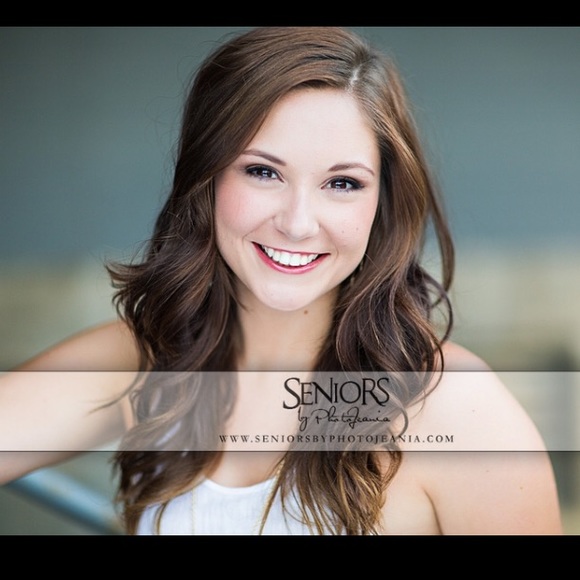 Profile Picture of Leigan Laughery (@leiganlaughery) on Poshmark