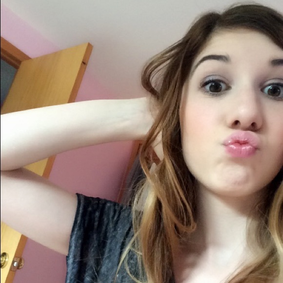 Profile Picture of Halley Zaluski (@hallsss140) on Poshmark