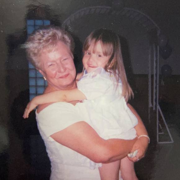 Profile Picture of Carlie Ryner (@cdr79) on Poshmark