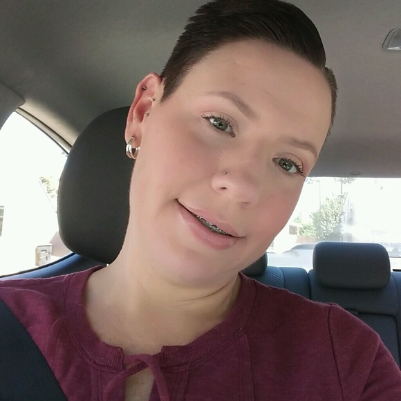 Profile Picture of Elizabeth Janikowski (@shorthair35) on Poshmark