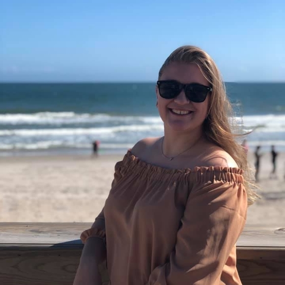 Profile Picture of Rebecca Downs (@downs_becca9) on Poshmark