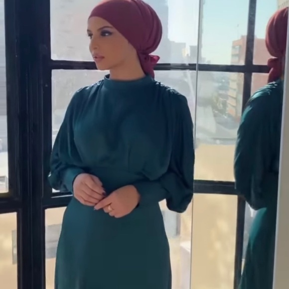 Profile Picture of Razia Hussaini (@raziarahim) on Poshmark