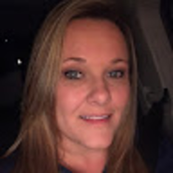 Profile Picture of Kimberly Doss (@kimberlyldoss) on Poshmark