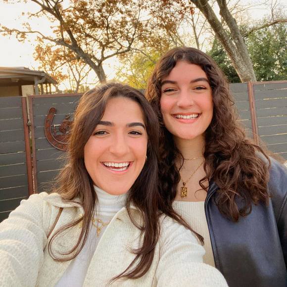 Profile Picture of Paola Sagel (@paolasagel) on Poshmark