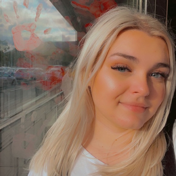 Profile Picture of Erin Darmetko (@eldarm) on Poshmark