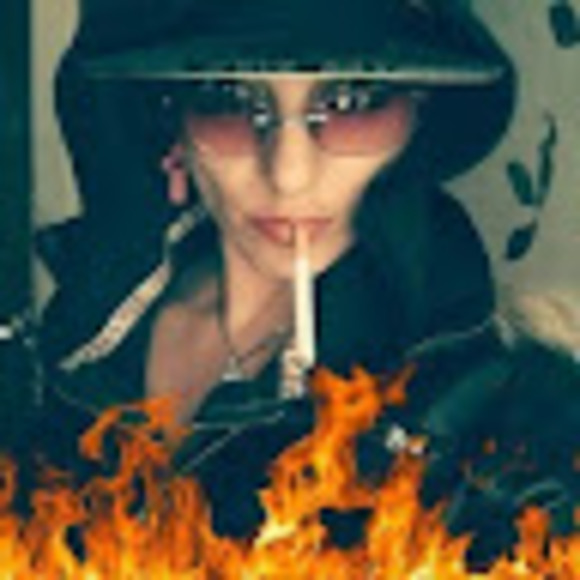 Profile Picture of Jenn Chartand (@jennchartand) on Poshmark