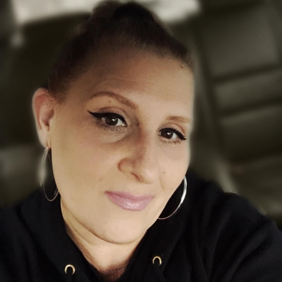 Profile Picture of Donna Moreno (@earthstar63) on Poshmark