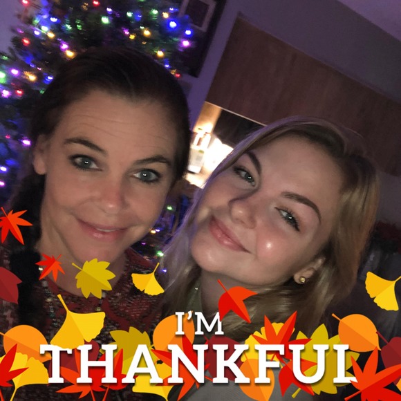 Profile Picture of April Karaoglu (@aprilkaraoglu) on Poshmark