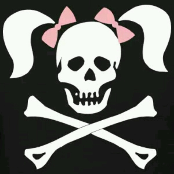 Profile Picture of Samantha Dooge (@sammij333) on Poshmark