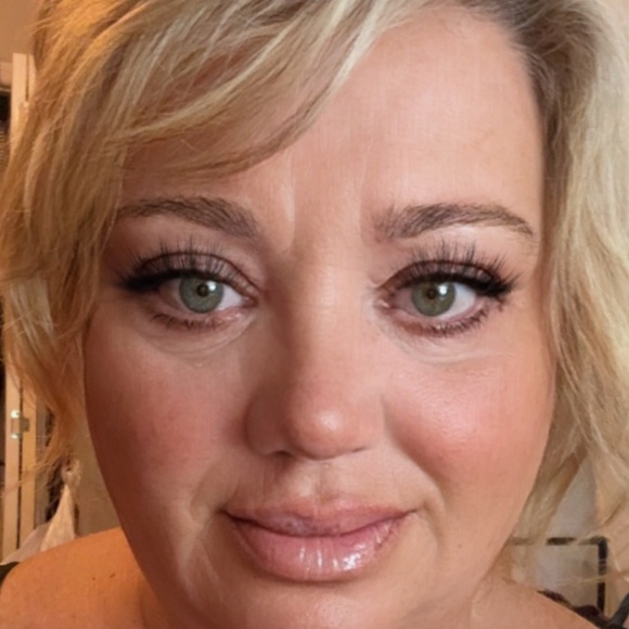 Profile Picture of M Fowler (@mary42fowler) on Poshmark