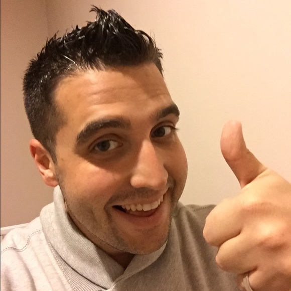 Profile Picture of Lee Krackow (@lkrackow) on Poshmark