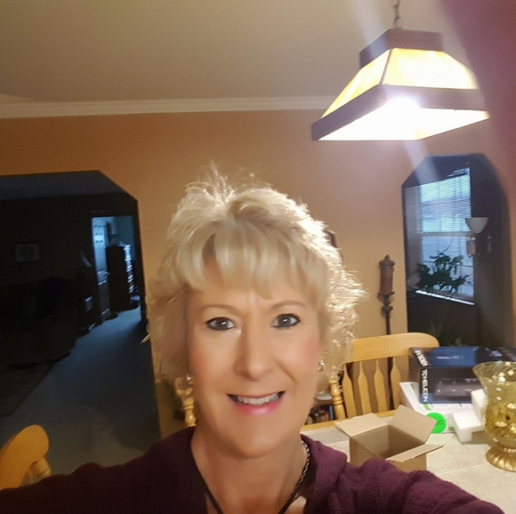 Profile Picture of Joann Howard (@pearharbor) on Poshmark