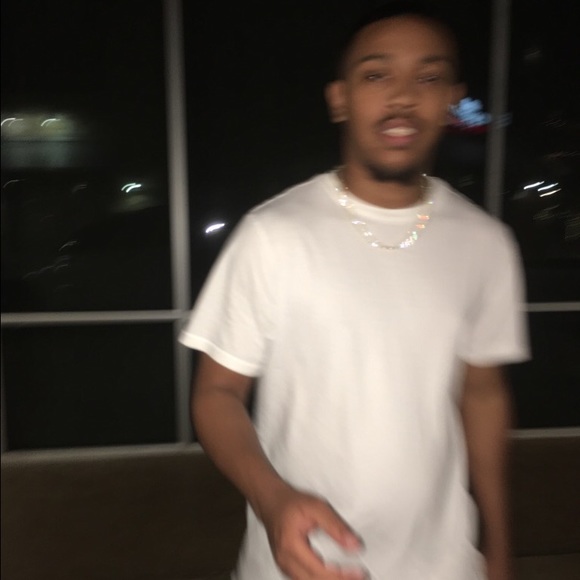 Profile Picture of Tony Batiste (@tonybatiste17) on Poshmark
