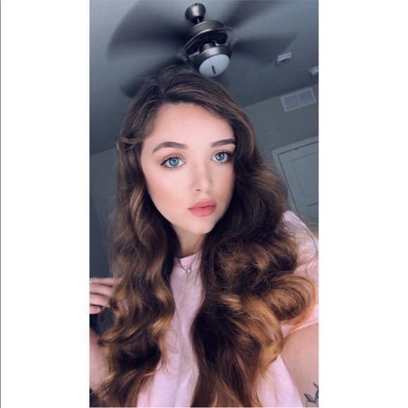 Profile Picture of Kambrie Graue (@kamgraue1) on Poshmark