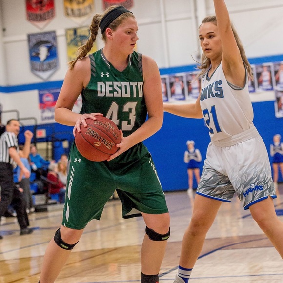 Profile Picture of Lisa Boyer (@lisaboyer812) on Poshmark