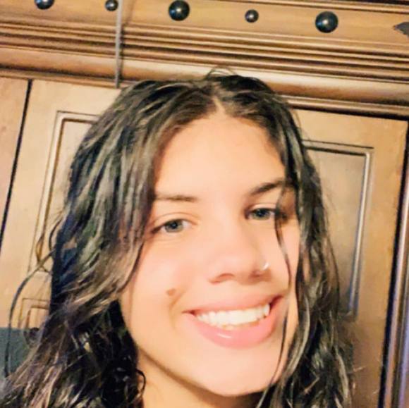 Profile Picture of Julieanna Rivera (@julieannarivera) on Poshmark