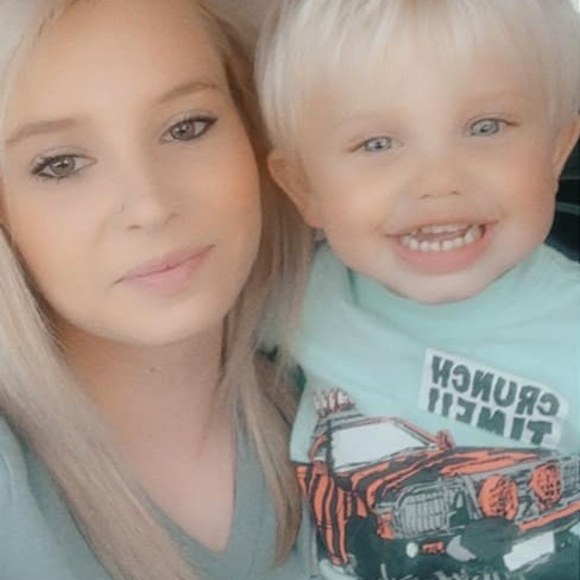 Profile Picture of Krystal Bowling (@krystalbowling) on Poshmark