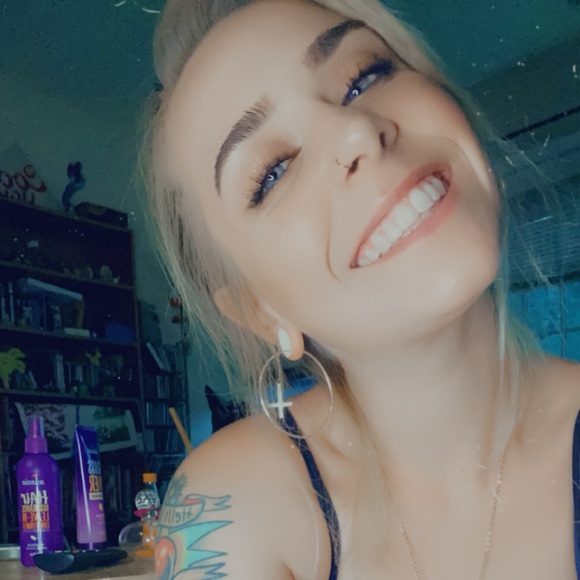 Profile Picture of Erin Jemielity (@ijerin) on Poshmark