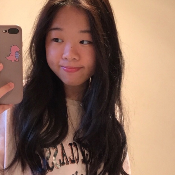 Profile Picture of Rosa Lin (@uwu4444) on Poshmark