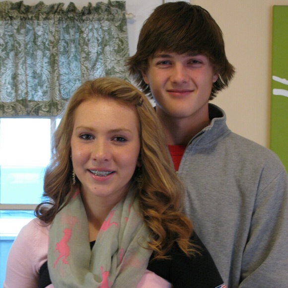 Profile Picture of Brooke Carnduff (@3ways_n_3days) on Poshmark