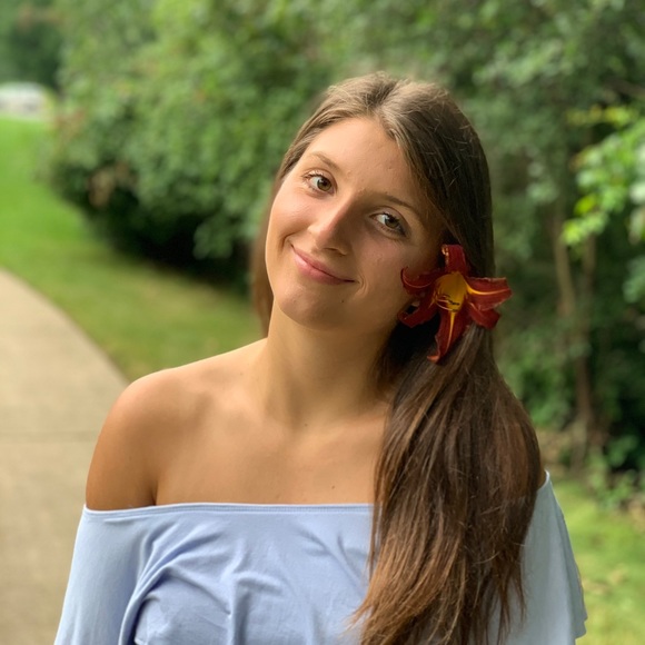 Profile Picture of Sarah Stapleton (@sstapleton2) on Poshmark