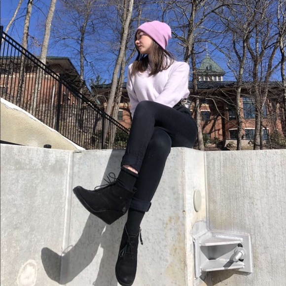 Profile Picture of Amanda Mcquade (@acmcquade8) on Poshmark