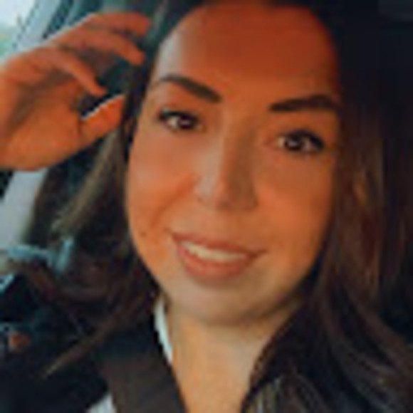 Profile Picture of Vanessa Travassos (@vtravassos24) on Poshmark