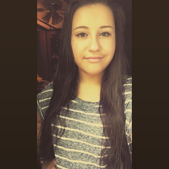 Profile Picture of Miranda Cullipher (@mirandacull) on Poshmark