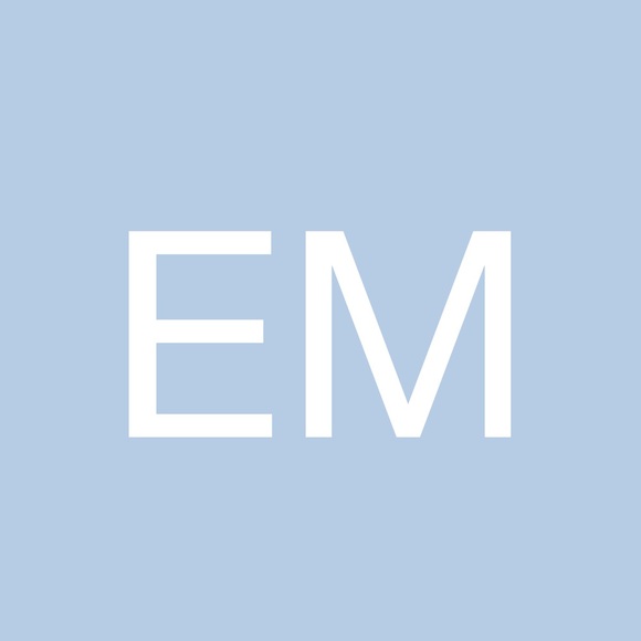 Profile Picture of Elizabeth Moorehead (@eamoorehead11) on Poshmark