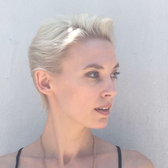 Profile Picture of Aimee Groves (@stoltenator) on Poshmark