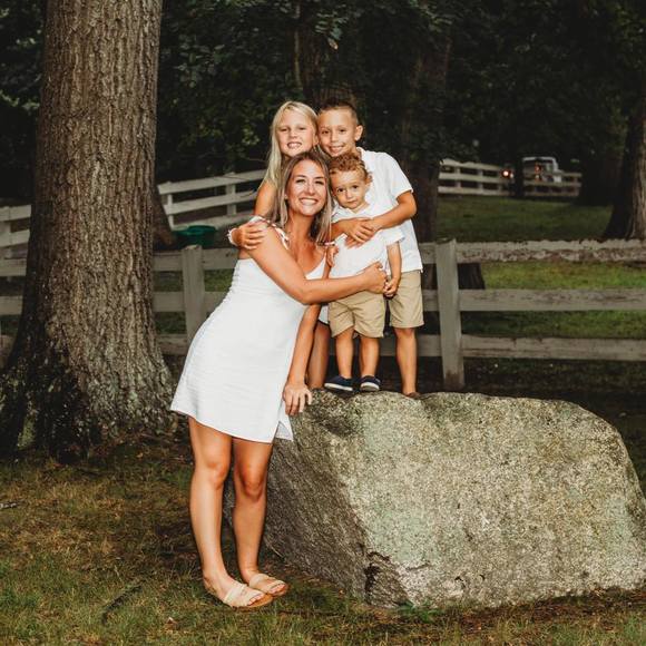 Profile Picture of Jessica Delande (@jdelande) on Poshmark