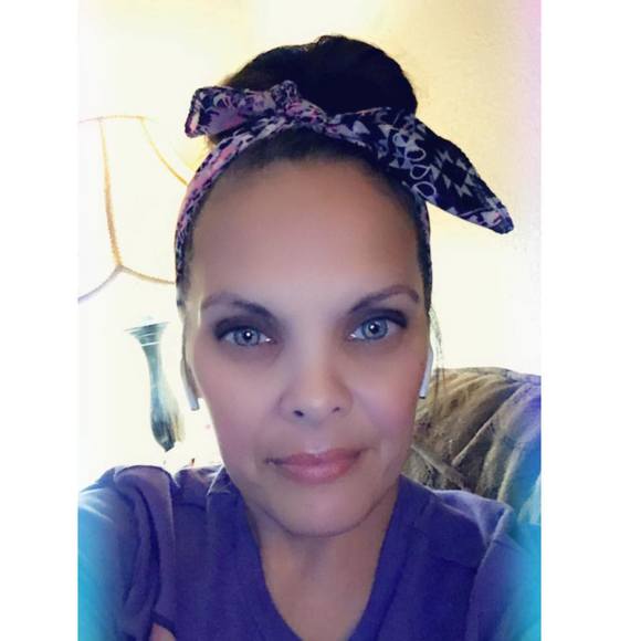 Profile Picture of Lisa lawrence Gill (@lawrence1313) on Poshmark
