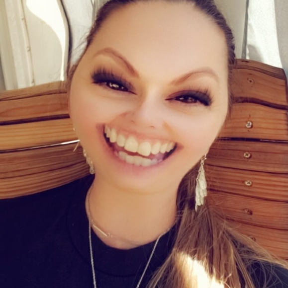 Profile Picture of Jennifer Hartline (@mamahart34) on Poshmark