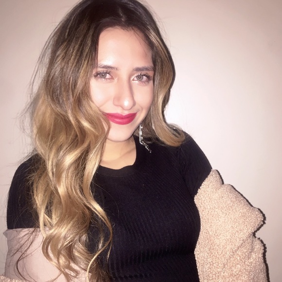 Profile Picture of Monica Hernandez (@monicuppp) on Poshmark