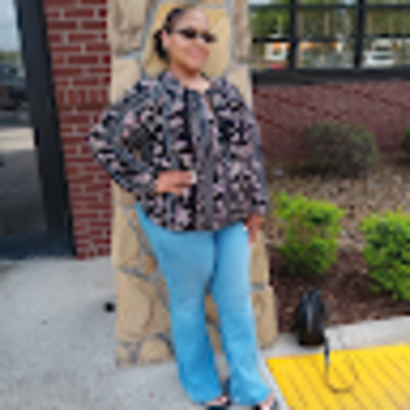 Profile Picture of Tameka Leday (@luvmypair2) on Poshmark