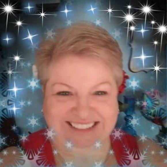 Profile Picture of Bobbie Buskohl (@alexnanu2) on Poshmark