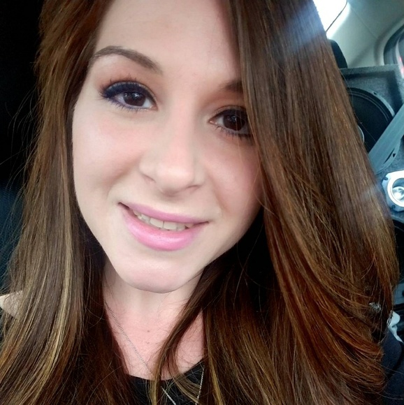 Profile Picture of Kristen Cinarella (@itamewildthings) on Poshmark