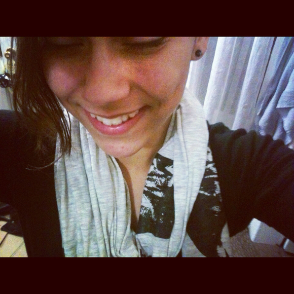 Profile Picture of Andrea Labshere (@andreaatrophy) on Poshmark