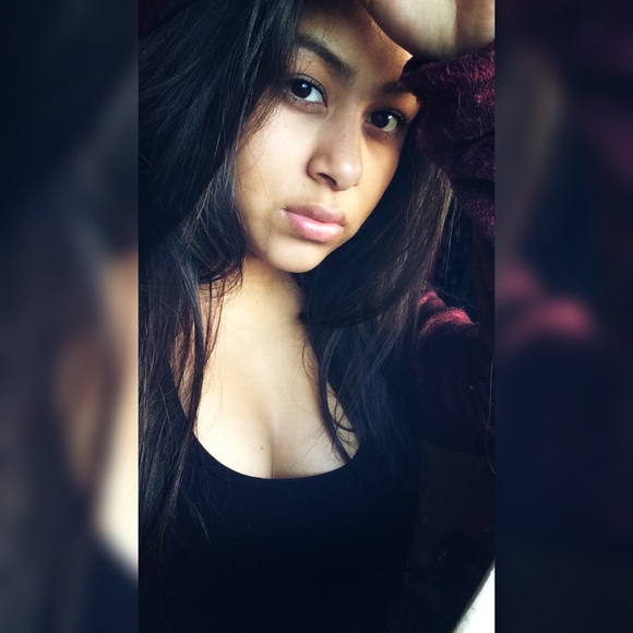 Profile Picture of Jacqueline Lorenzo (@jaquiieee_) on Poshmark