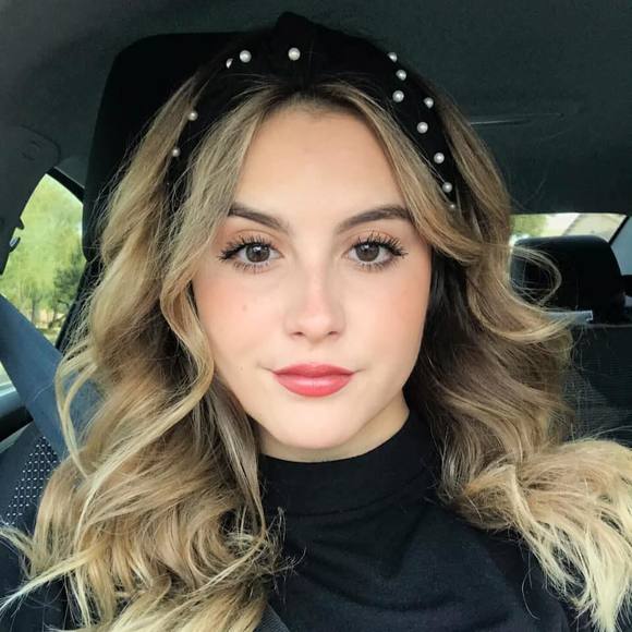 Profile Picture of Miriam nicole Verdugo (@miriavm) on Poshmark