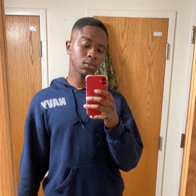 Profile Picture of Steve Clinton (@SWERV00000) on Twitter