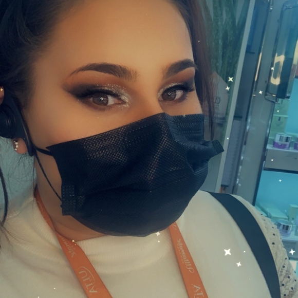 Shawna Noel - Poshmark Profile Picture of Shawna Noel (@shawna_noel) on Poshmark