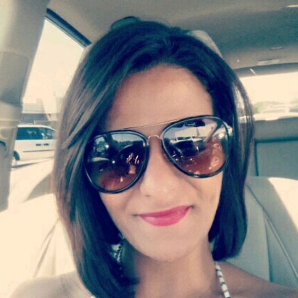 Profile Picture of Samya Latif (@samyalatif8215) on Poshmark