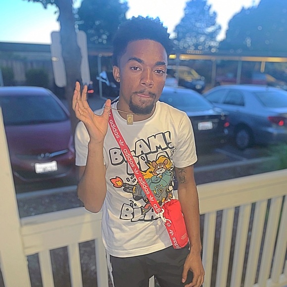 Profile Picture of Krystopher Stewart (@bandzbandz21) on Poshmark