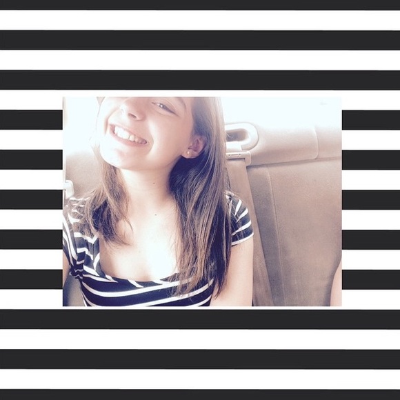 Profile Picture of Vicky Sharp (@vickys1) on Poshmark