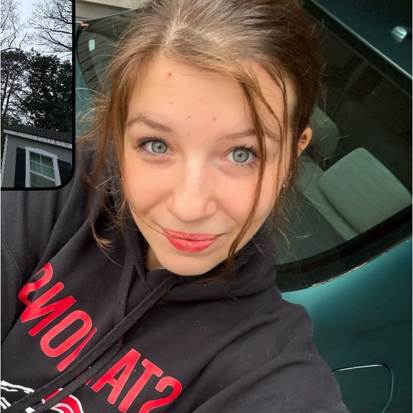 Profile Picture of Cayla England (@caylaengland) on Poshmark