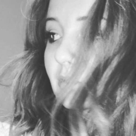 Profile Picture of Jeannetta Smolyanova (@jeannettasmoly2) on Poshmark