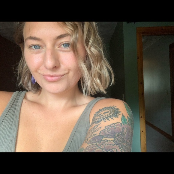 Profile Picture of Natasha Miskovsky (@gooseman86) on Poshmark