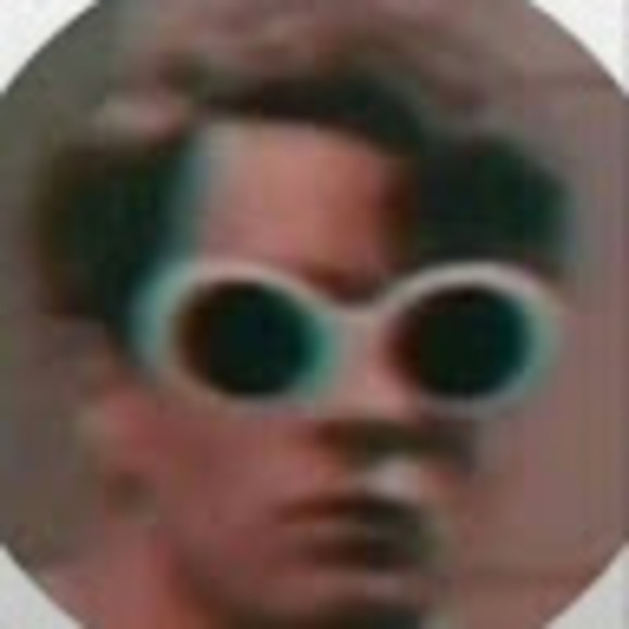 Profile Picture of Grace Pinnow (@gracepinnow) on Poshmark